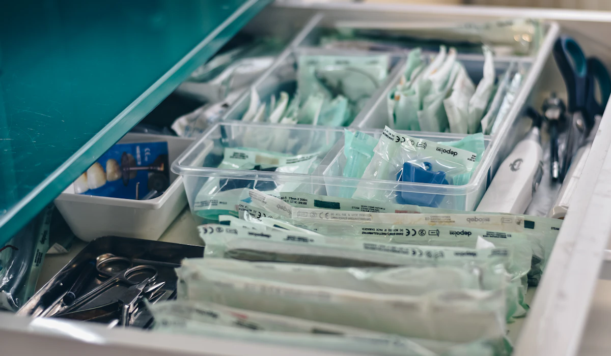 Inventario de materiales en tu clínica dental sin quedarte sin composite